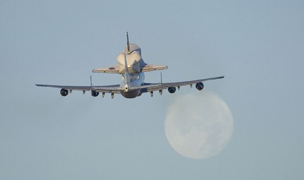 Shuttle Atlantis heads home on a modified 747