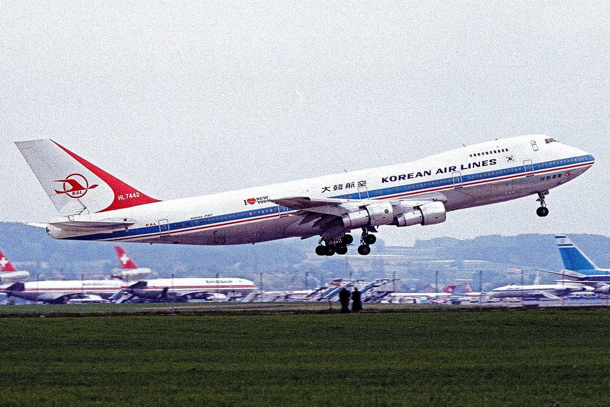 HL7442, the aircraft later lost on Flight 007, at Zurich in May 1980.