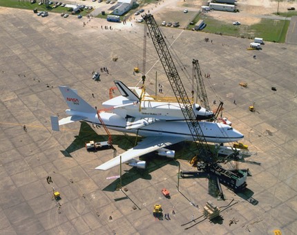 nasa-move-shuttle-enterprise