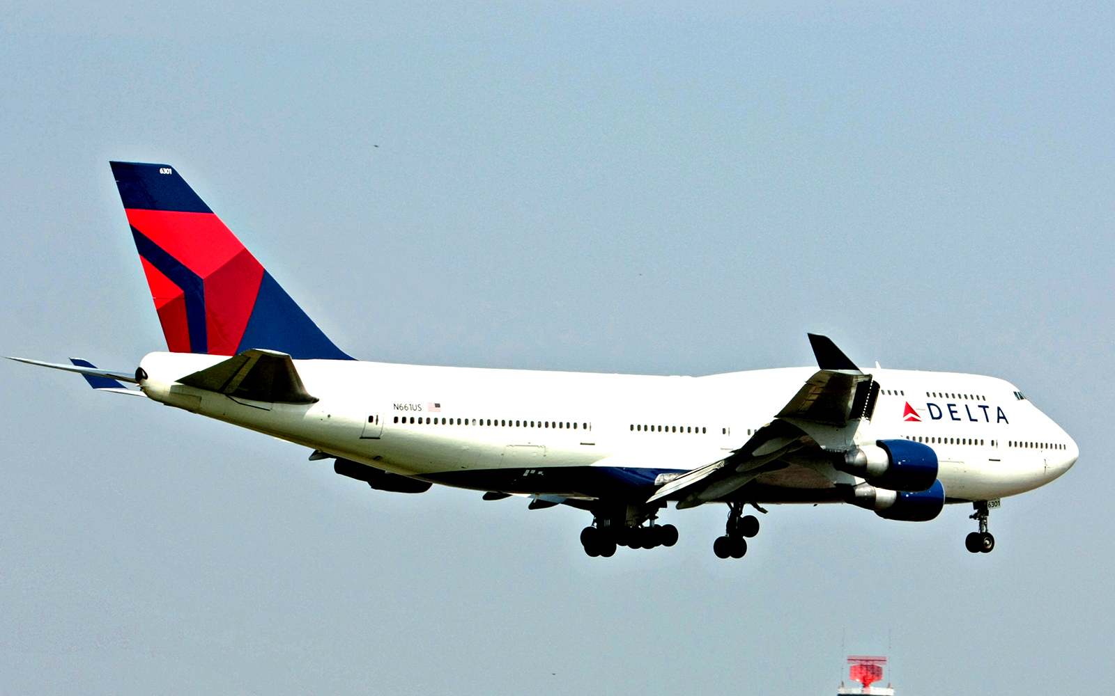 N661US in Delta service at Narita, before its retirement to the museum.