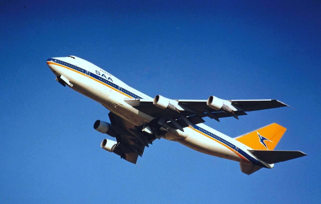 South African Airways 747-244B ZS-SAN, Lebombo.