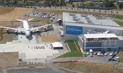 Rolls-Royce Boeing 747-200 test bed carrying a Trent 1000 engine on the inboard pylon